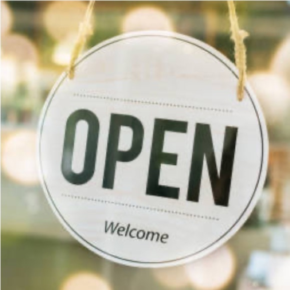 CLOSET CLOSED - Picture 3 of 4